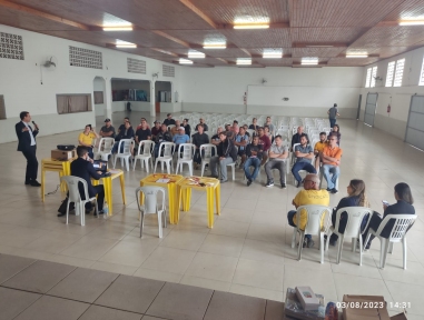 Sindicato realiza Assembleia com trabalhadores demitidos da Dexco
